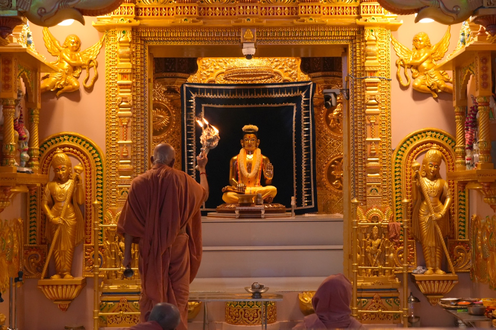 Mangal Aarti at Shri Nilkanthdham