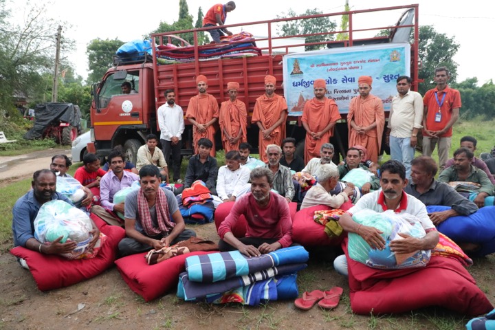 Sadavrat team and recipients gathered with bedding and essentials